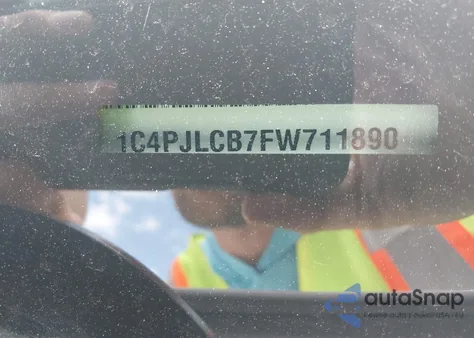 2015 Jeep Cherokee Latitude z USA, uszkodzony, nr VIN 1C4PJLCB7FW711890